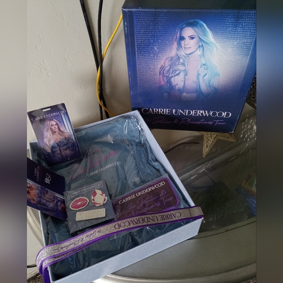 Authentic Carrie Underwood memorabilia from her 2022 concert in San Francisco - Picture 3 of 4